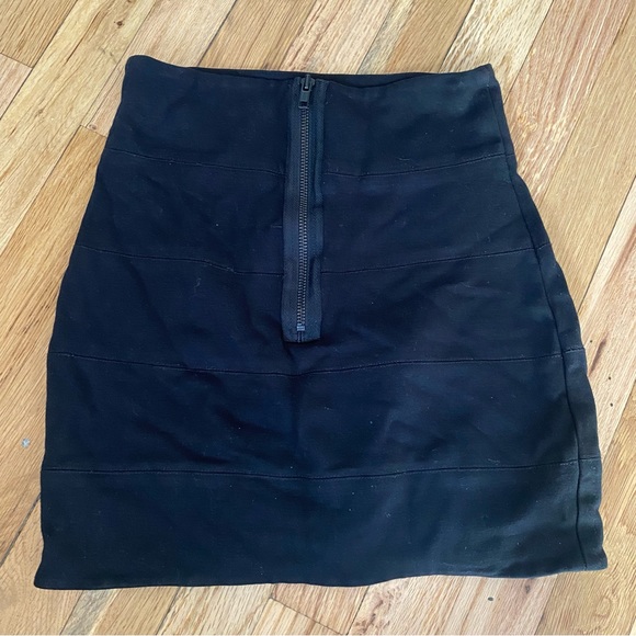Aritzia Talula Bodycon Black Mini Skirt - size XS - Picture 3 of 3